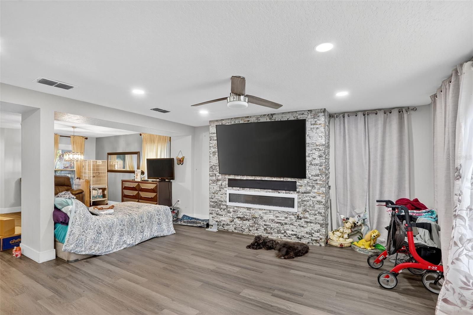 Image 7 of 46 For 306 Rona Lane