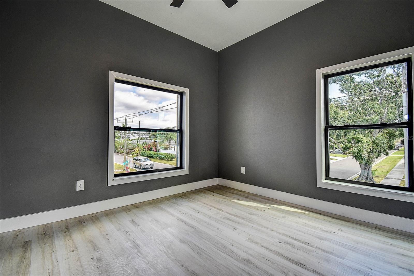 Image 32 of 49 For 5200 7th Avenue N