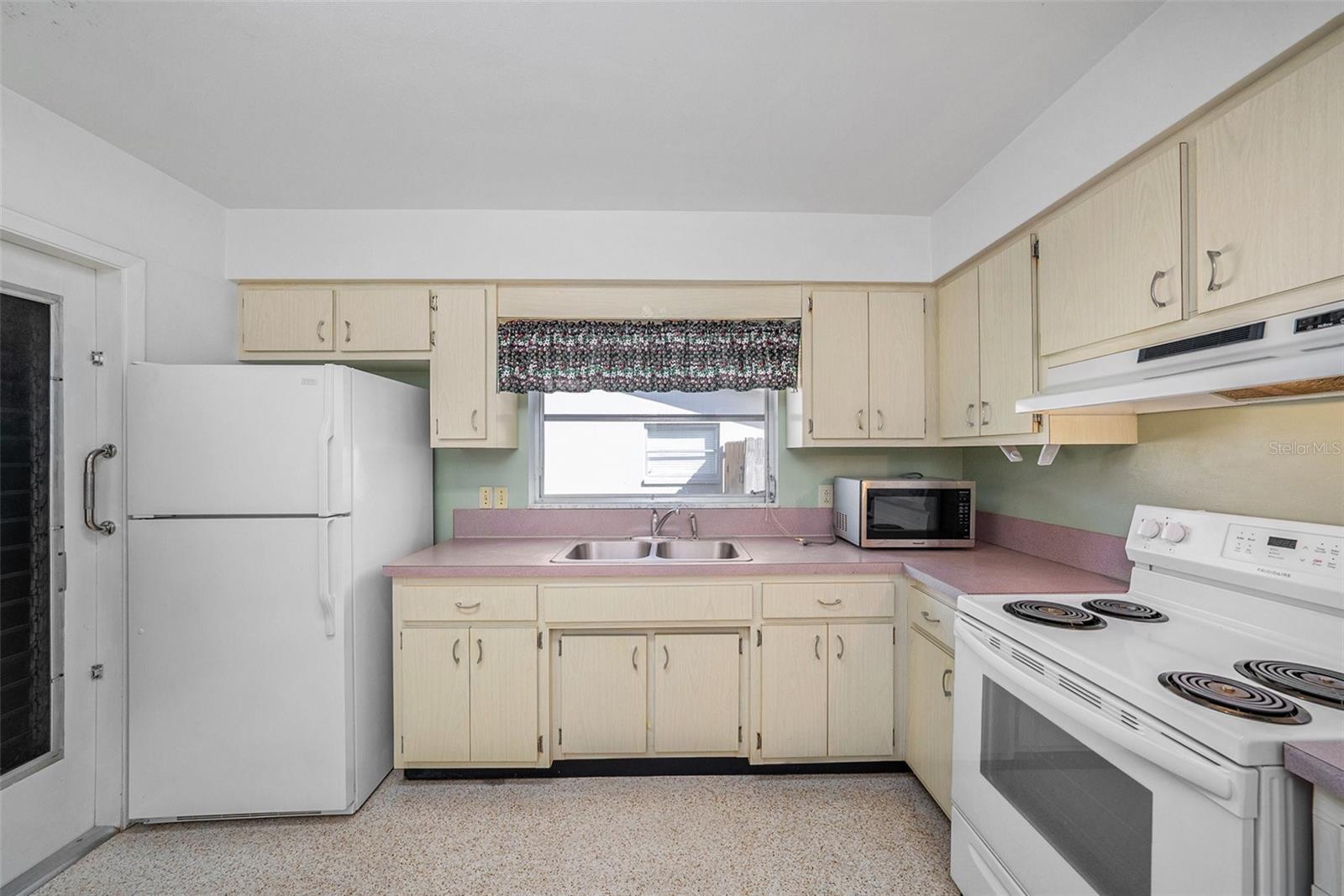 Image 16 of 32 For 1585 Peaceful Lane N