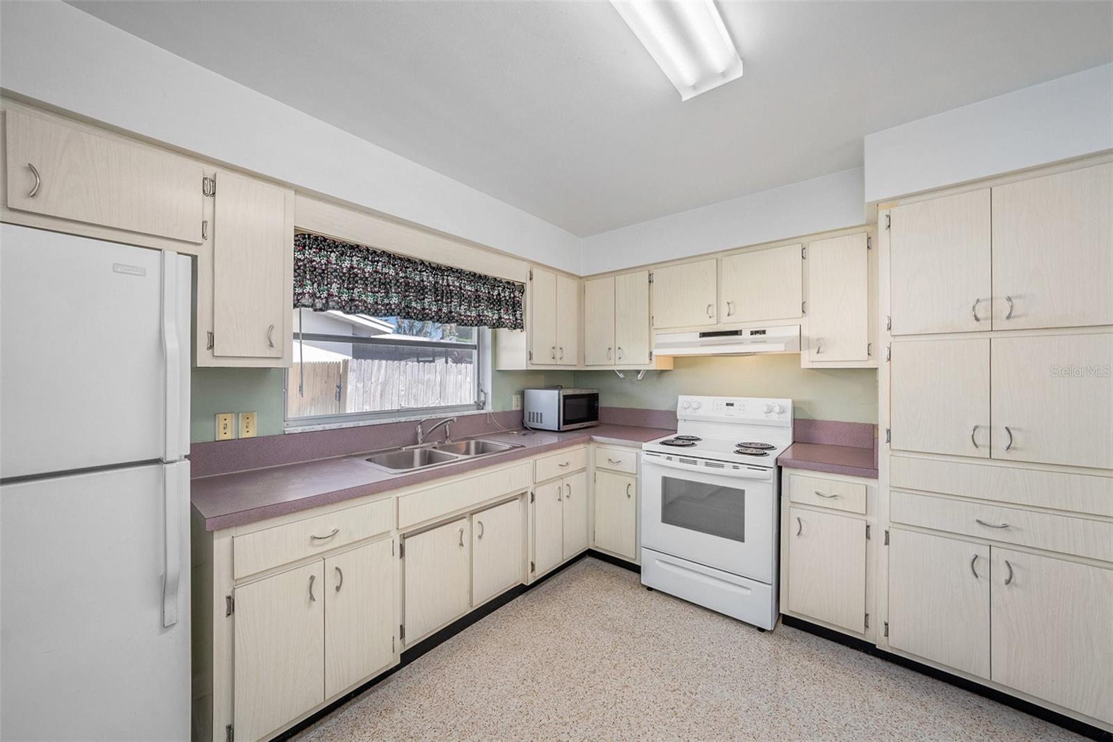 Image 17 of 32 For 1585 Peaceful Lane N