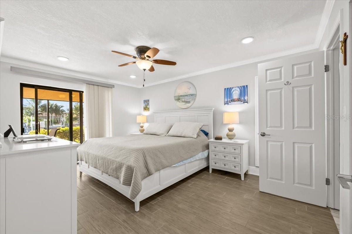 Image 21 of 48 For 4730 Brittany Drive S 36