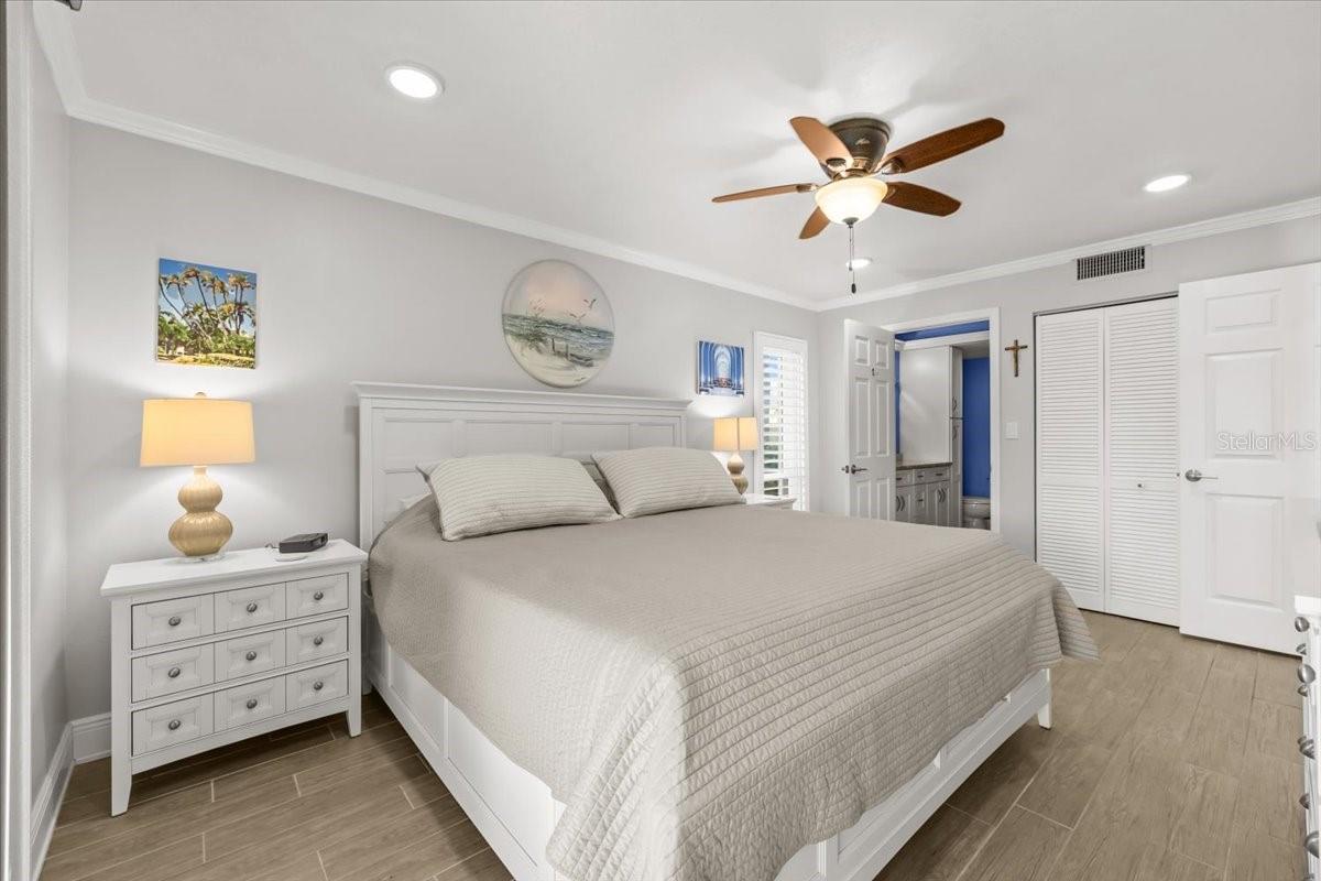 Image 22 of 48 For 4730 Brittany Drive S 36