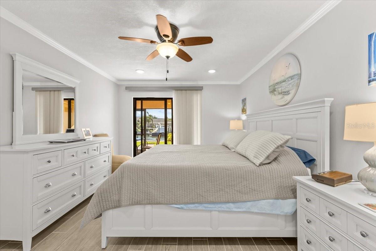 Image 23 of 48 For 4730 Brittany Drive S 36