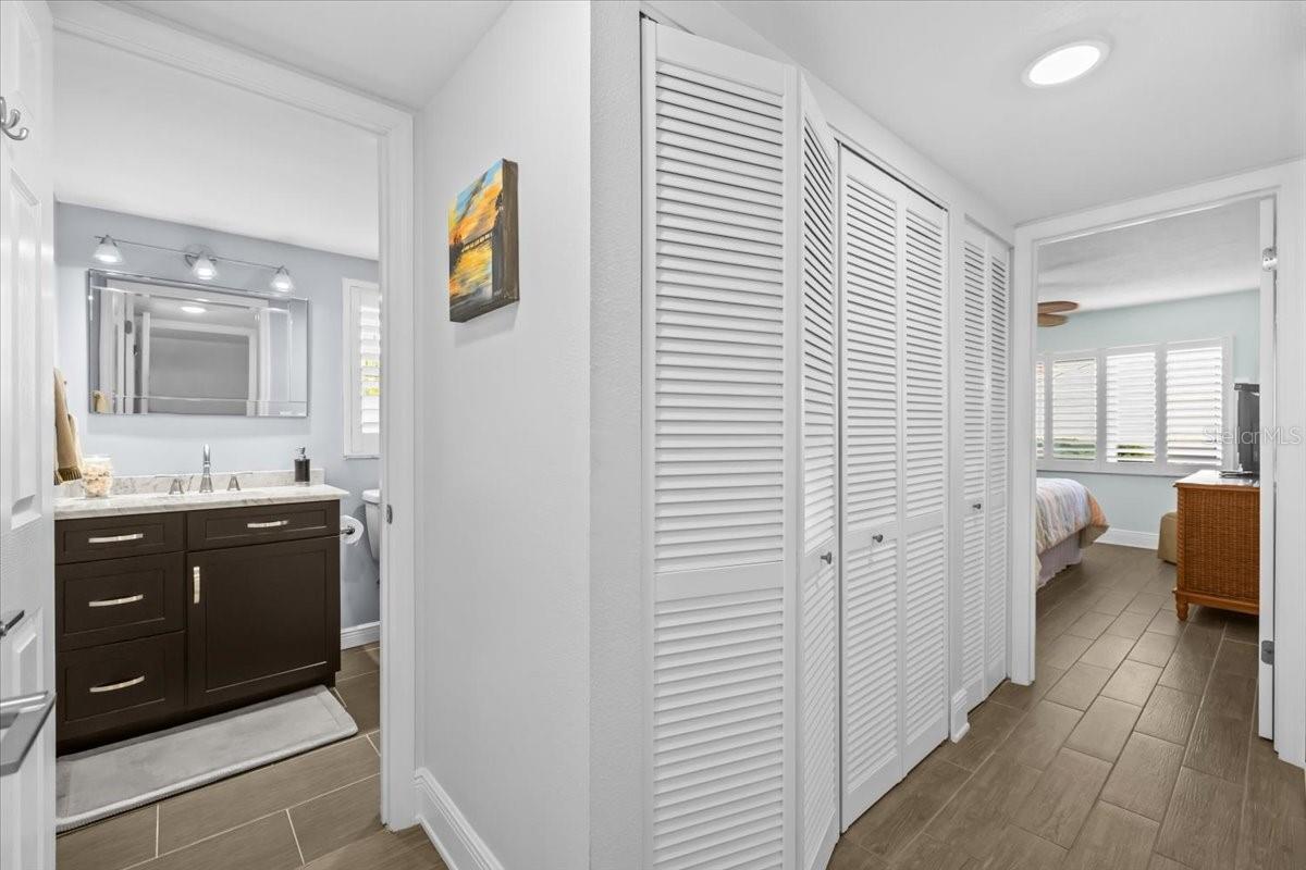 Image 27 of 48 For 4730 Brittany Drive S 36