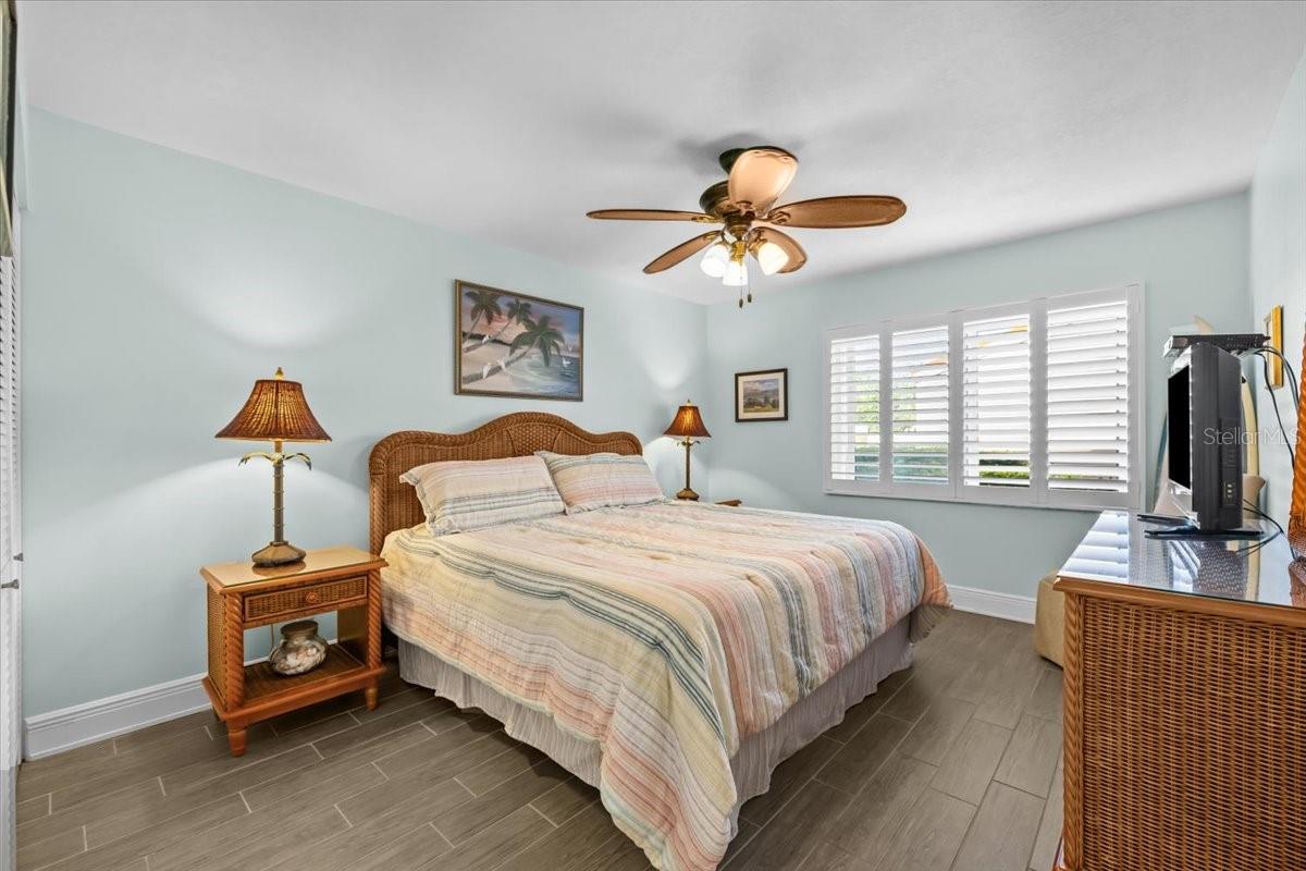 Image 30 of 48 For 4730 Brittany Drive S 36