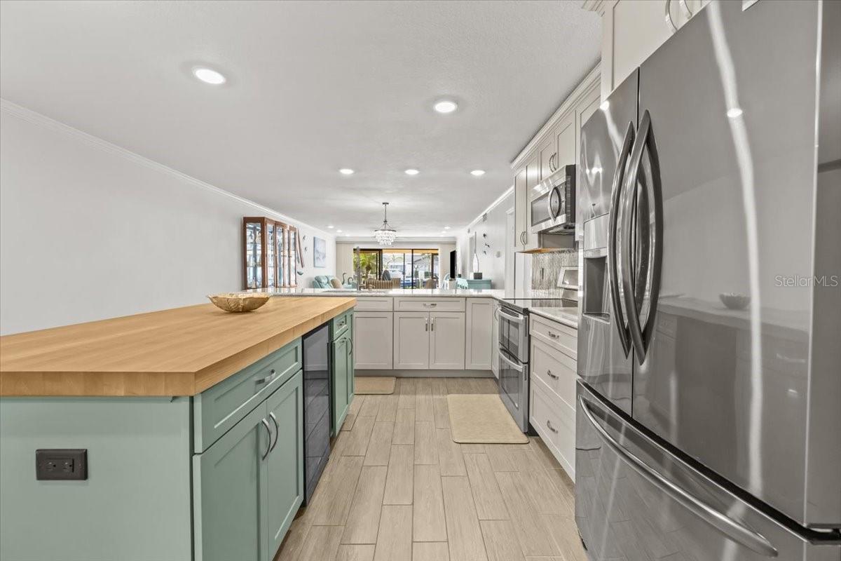 Image 9 of 48 For 4730 Brittany Drive S 36