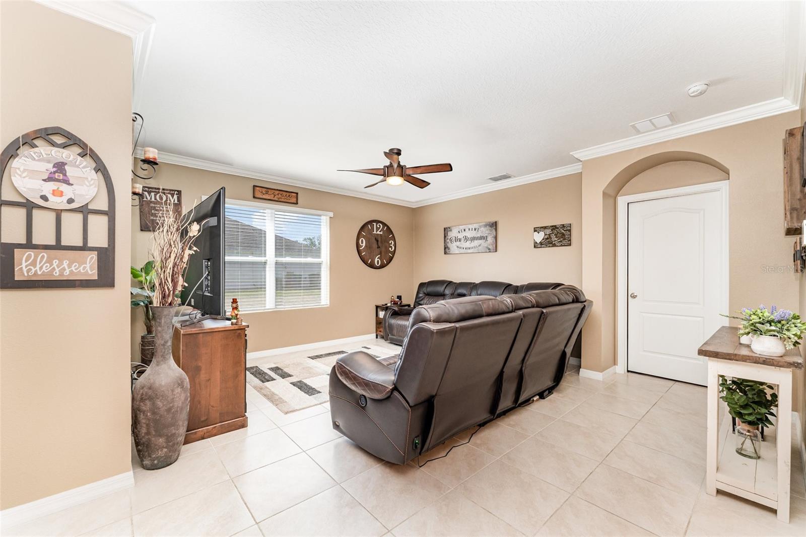 Image 4 of 30 For 240 St Thomas Drive