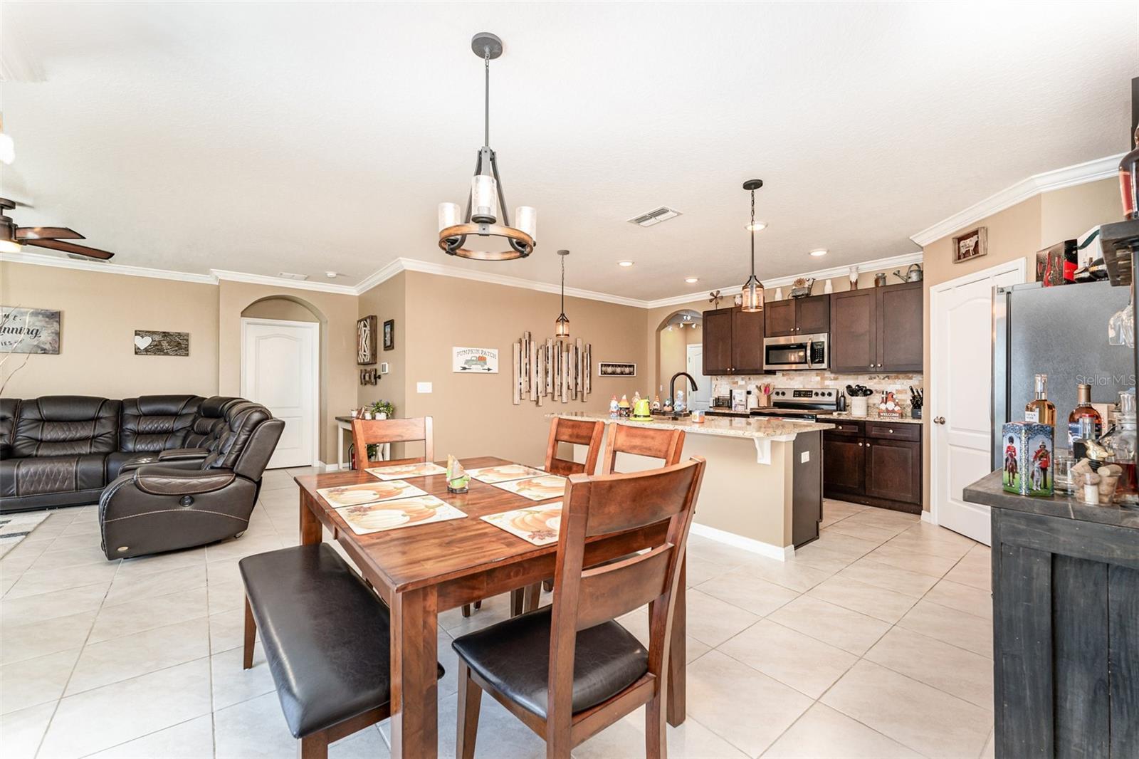 Image 6 of 30 For 240 St Thomas Drive