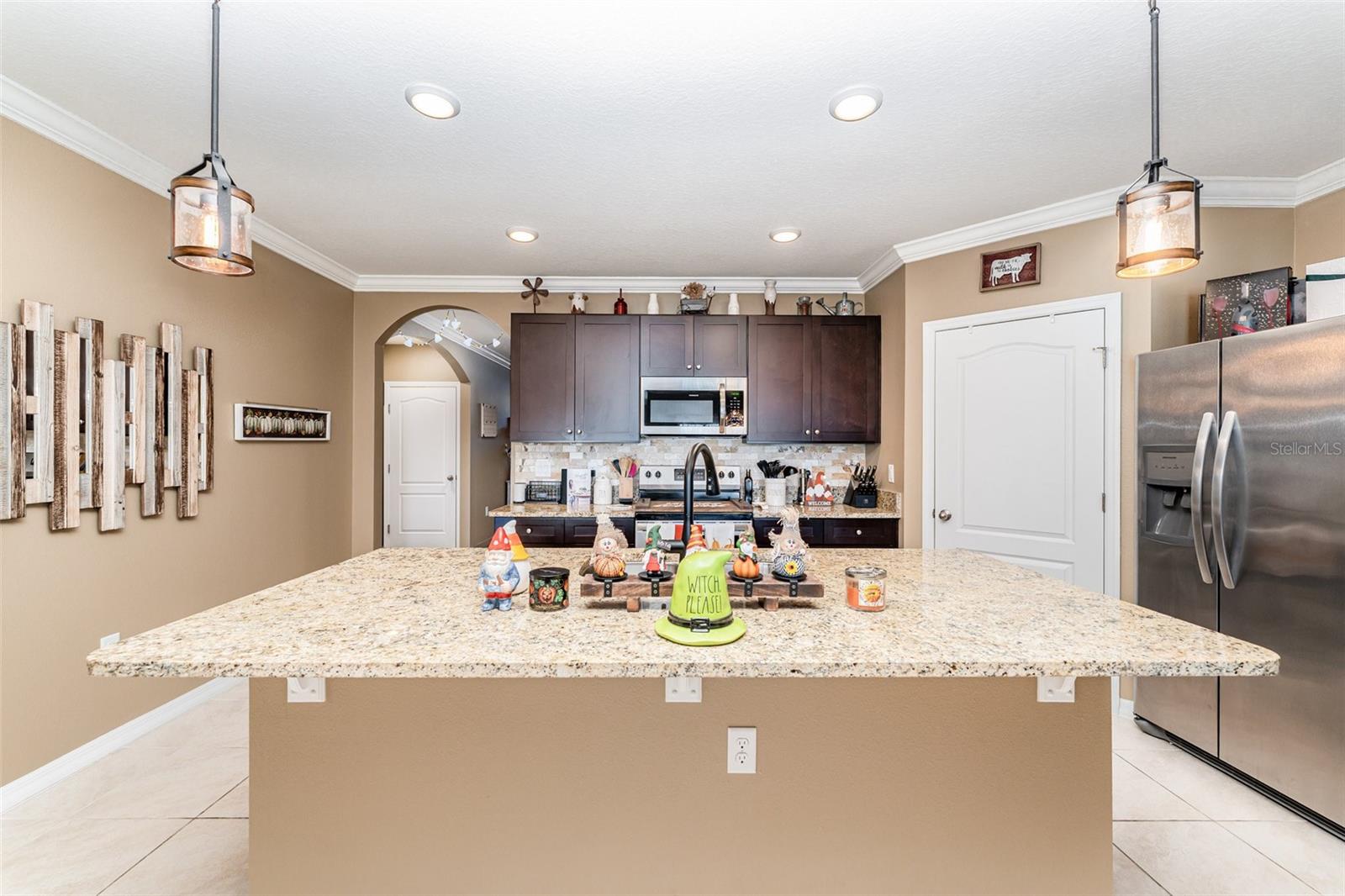 Image 9 of 30 For 240 St Thomas Drive