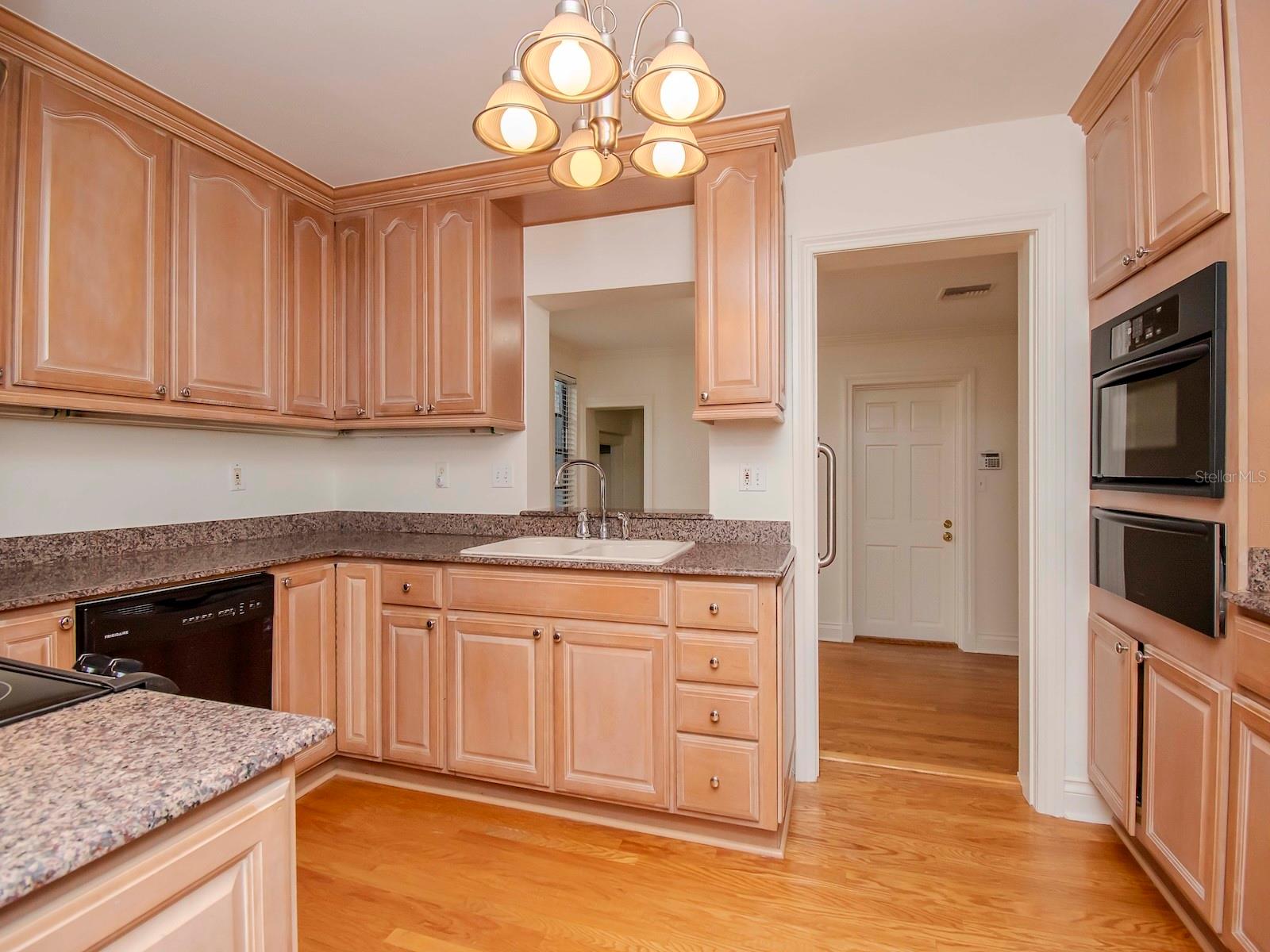 Image 20 of 39 For 2607 Jetton Avenue