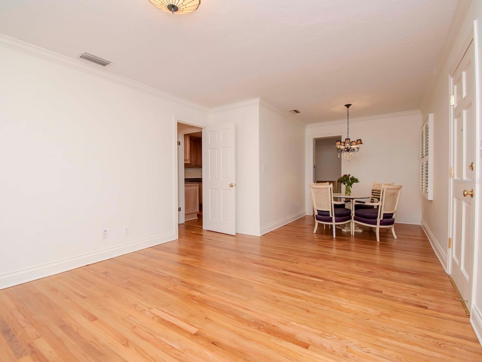 Image 7 of 39 For 2607 Jetton Avenue