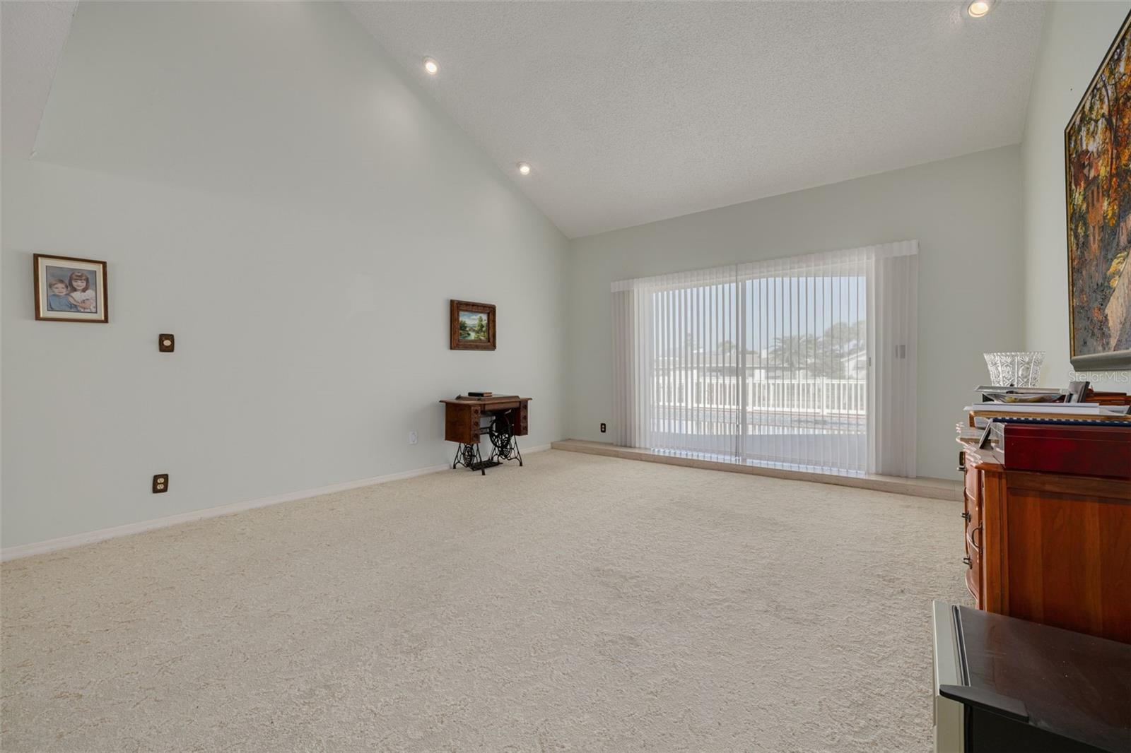 Listing photo id 9 for 4927 62nd Avenue S