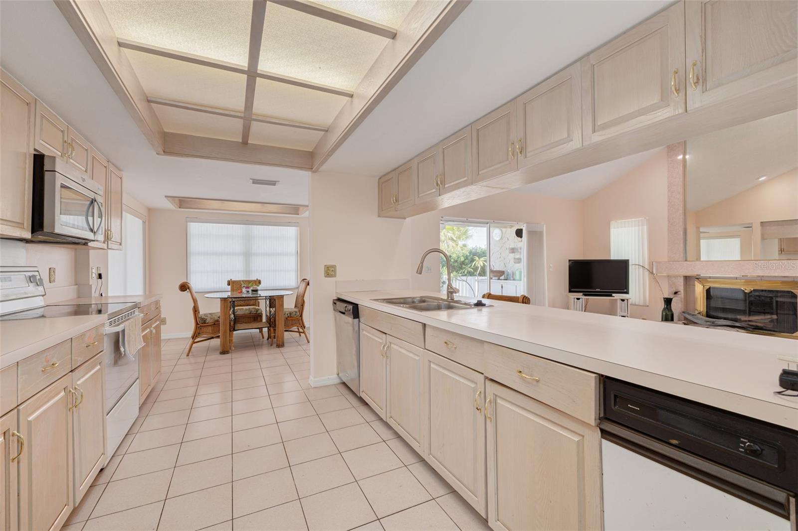 Listing photo id 12 for 4927 62nd Avenue S