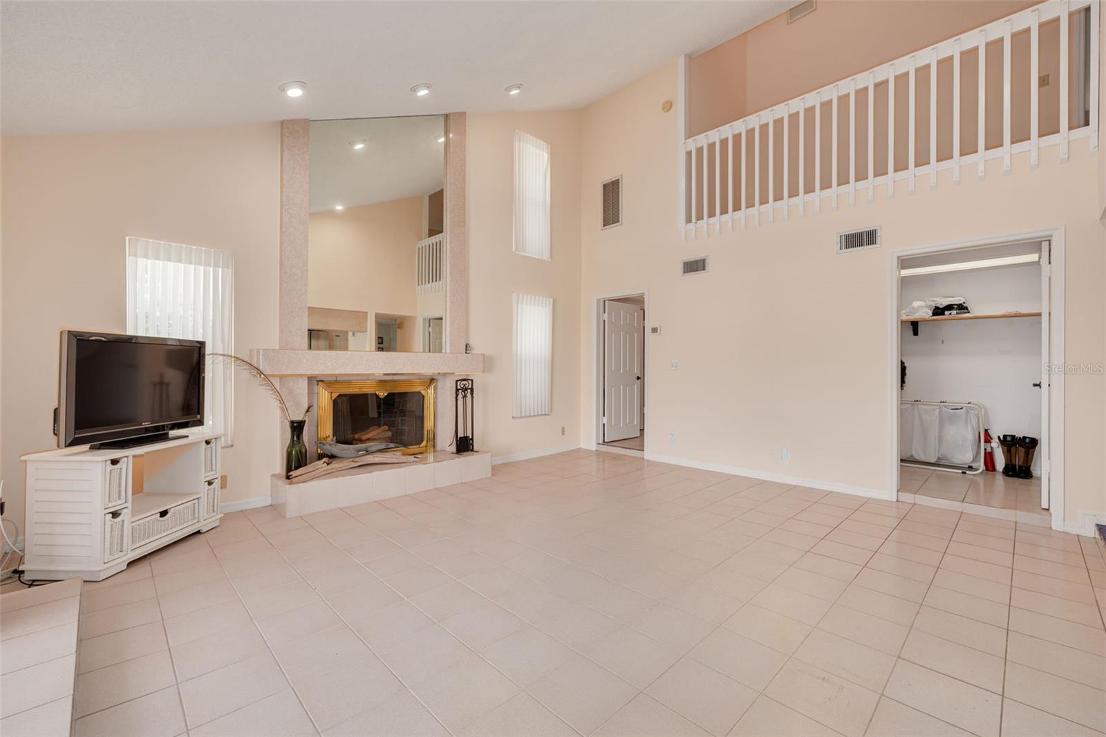 Listing photo id 14 for 4927 62nd Avenue S