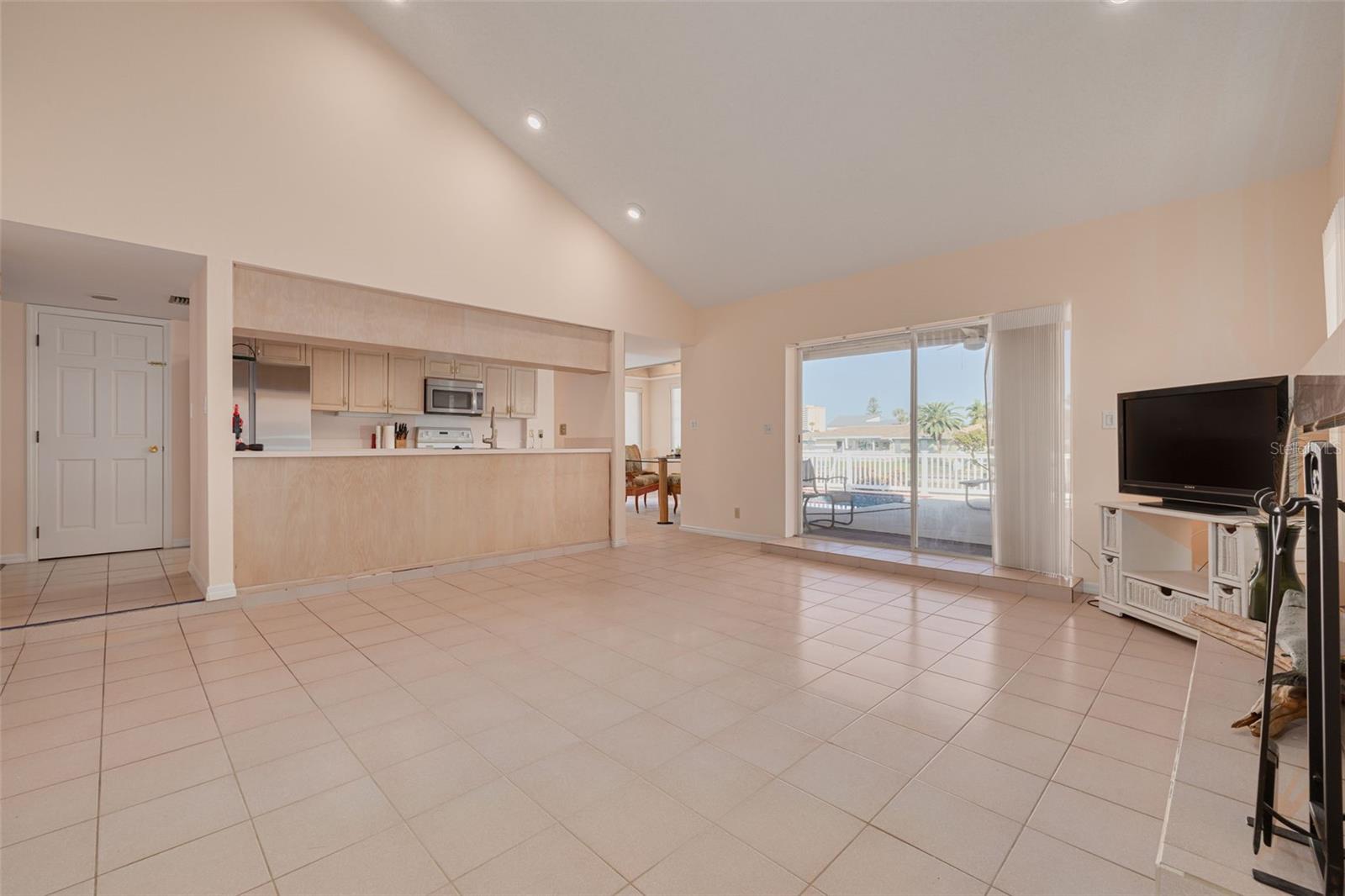 Listing photo id 15 for 4927 62nd Avenue S