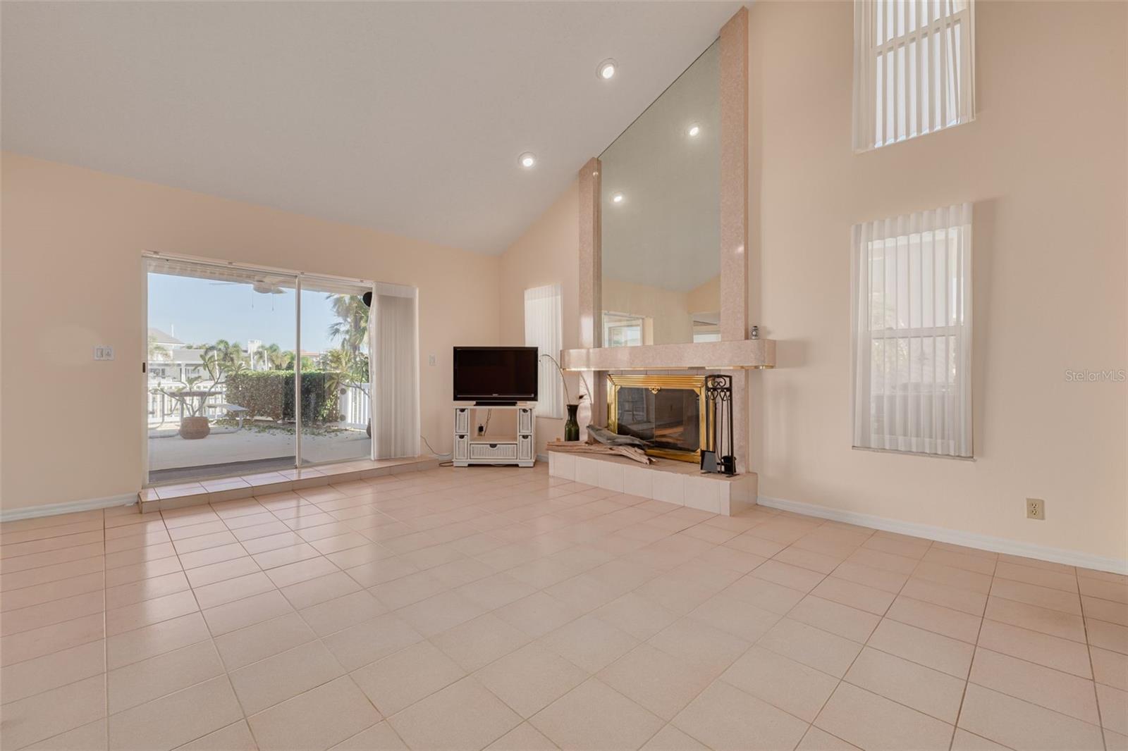 Listing photo id 16 for 4927 62nd Avenue S