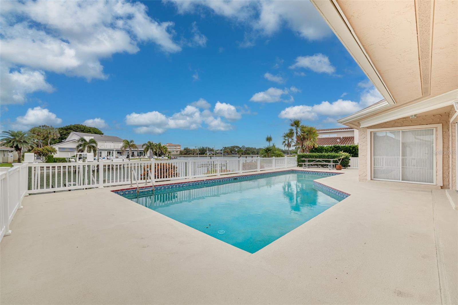 Listing photo id 19 for 4927 62nd Avenue S