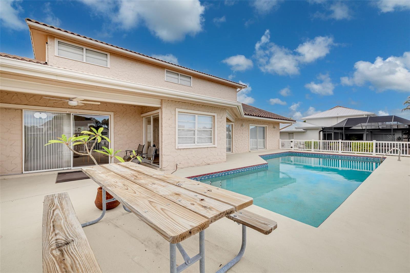 Listing photo id 21 for 4927 62nd Avenue S