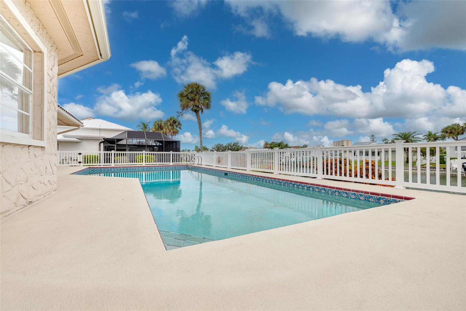 Listing photo id 22 for 4927 62nd Avenue S