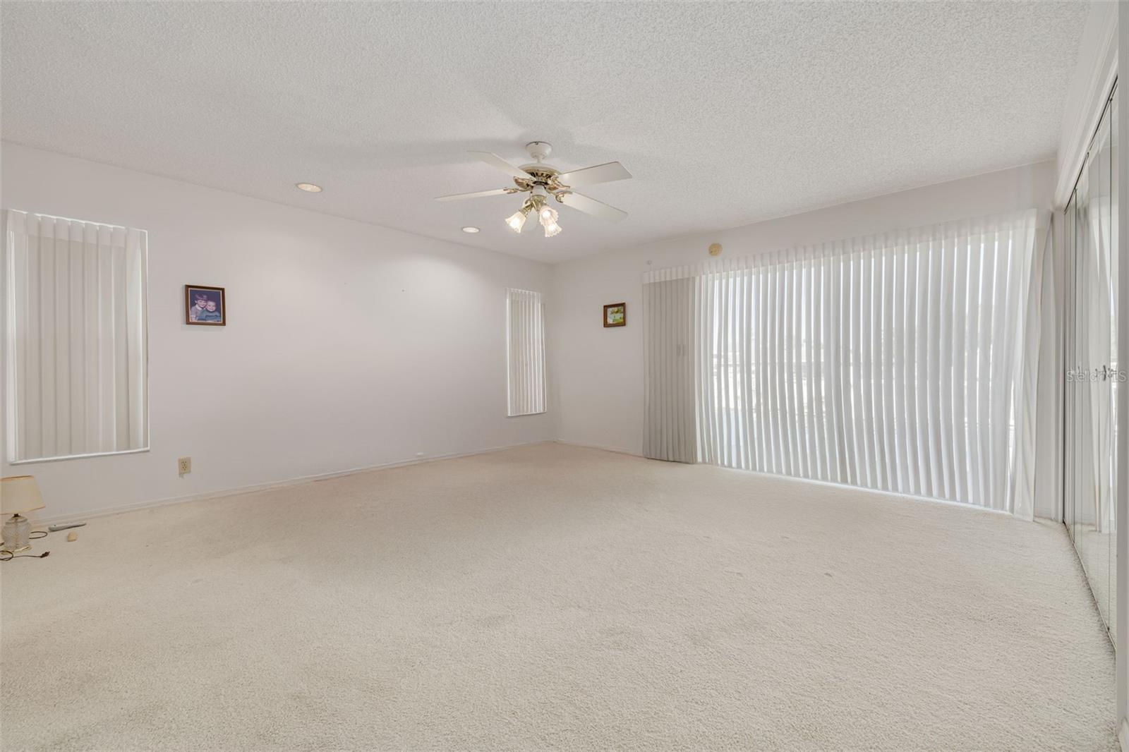 Listing photo id 23 for 4927 62nd Avenue S