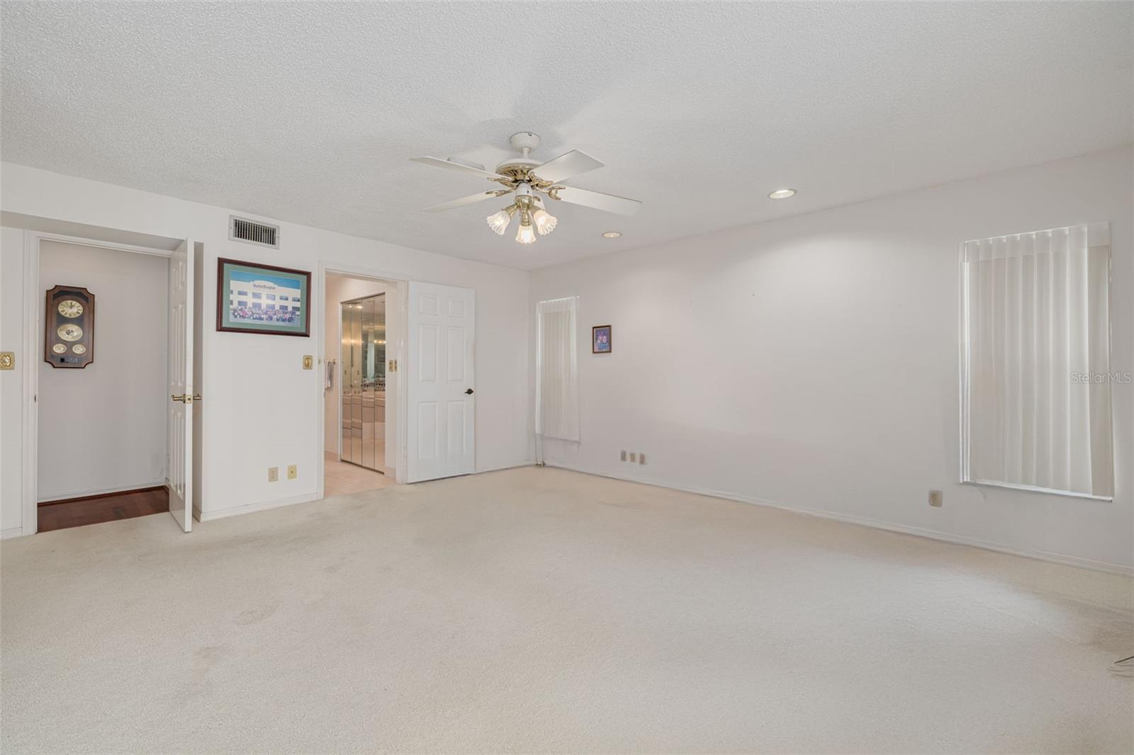 Listing photo id 24 for 4927 62nd Avenue S