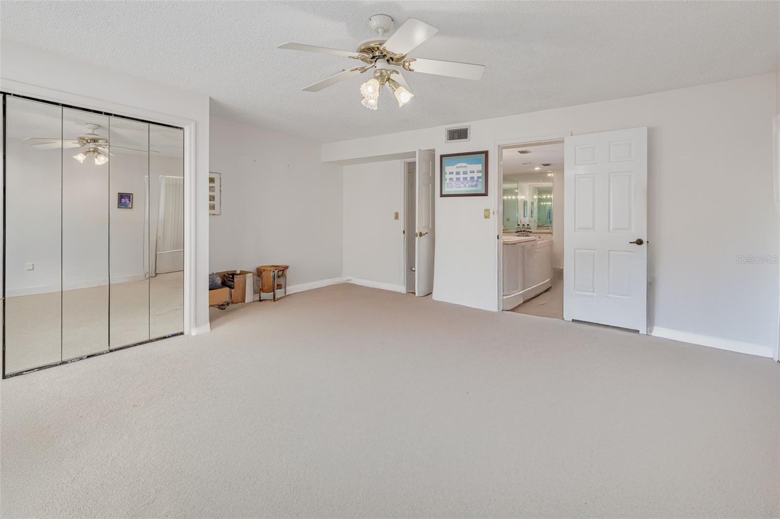 Listing photo id 25 for 4927 62nd Avenue S