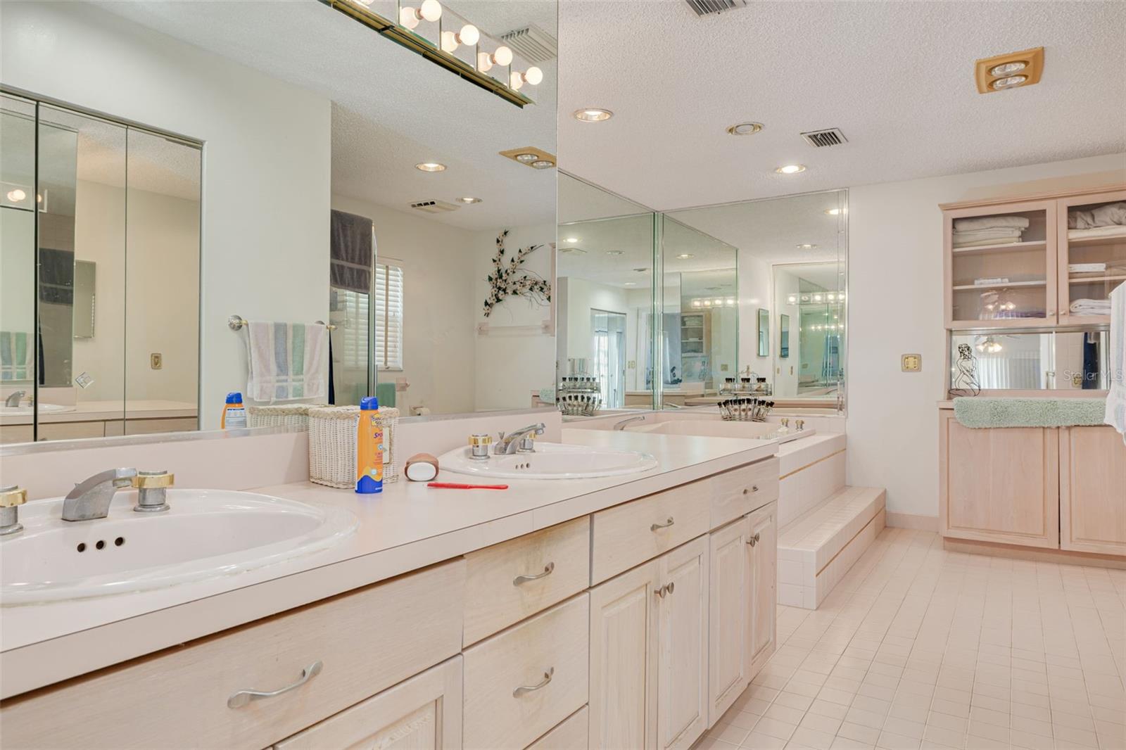 Listing photo id 26 for 4927 62nd Avenue S