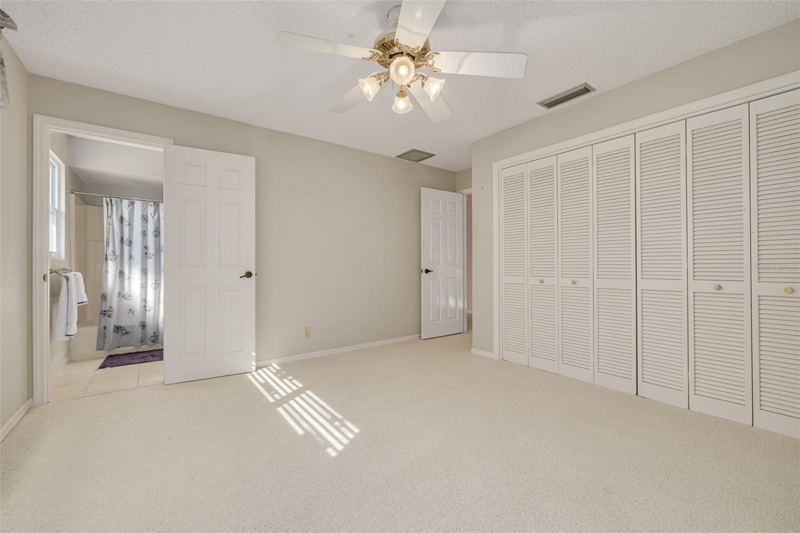 Listing photo id 34 for 4927 62nd Avenue S