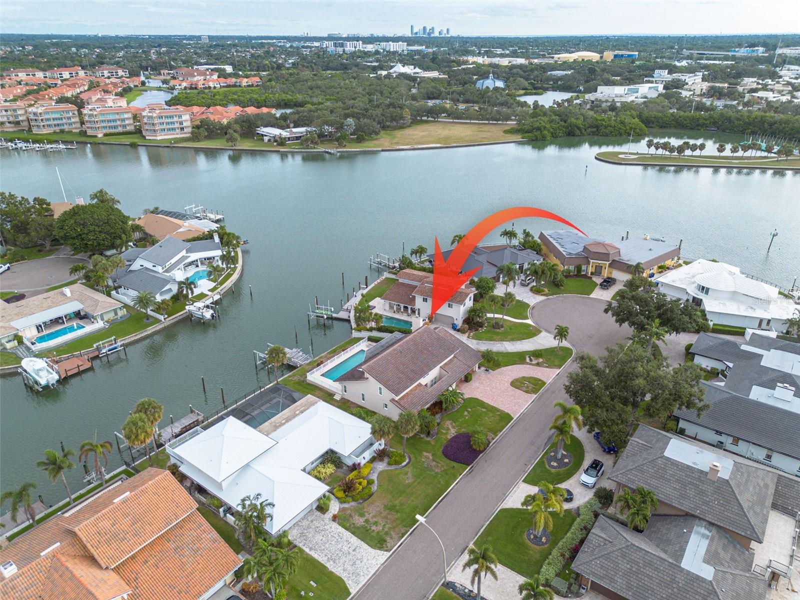 Listing photo id 2 for 4927 62nd Avenue S