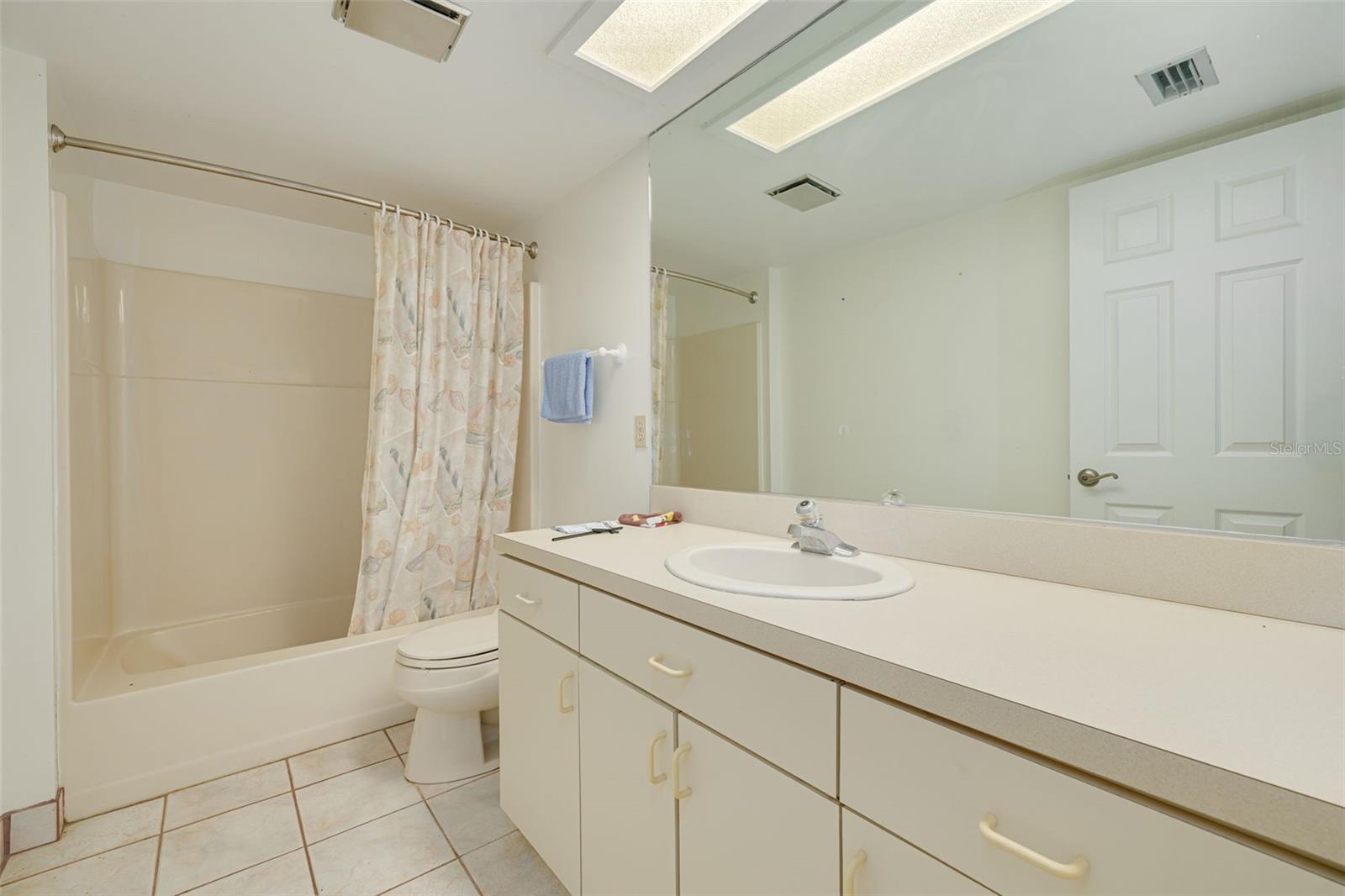 Listing photo id 40 for 4927 62nd Avenue S