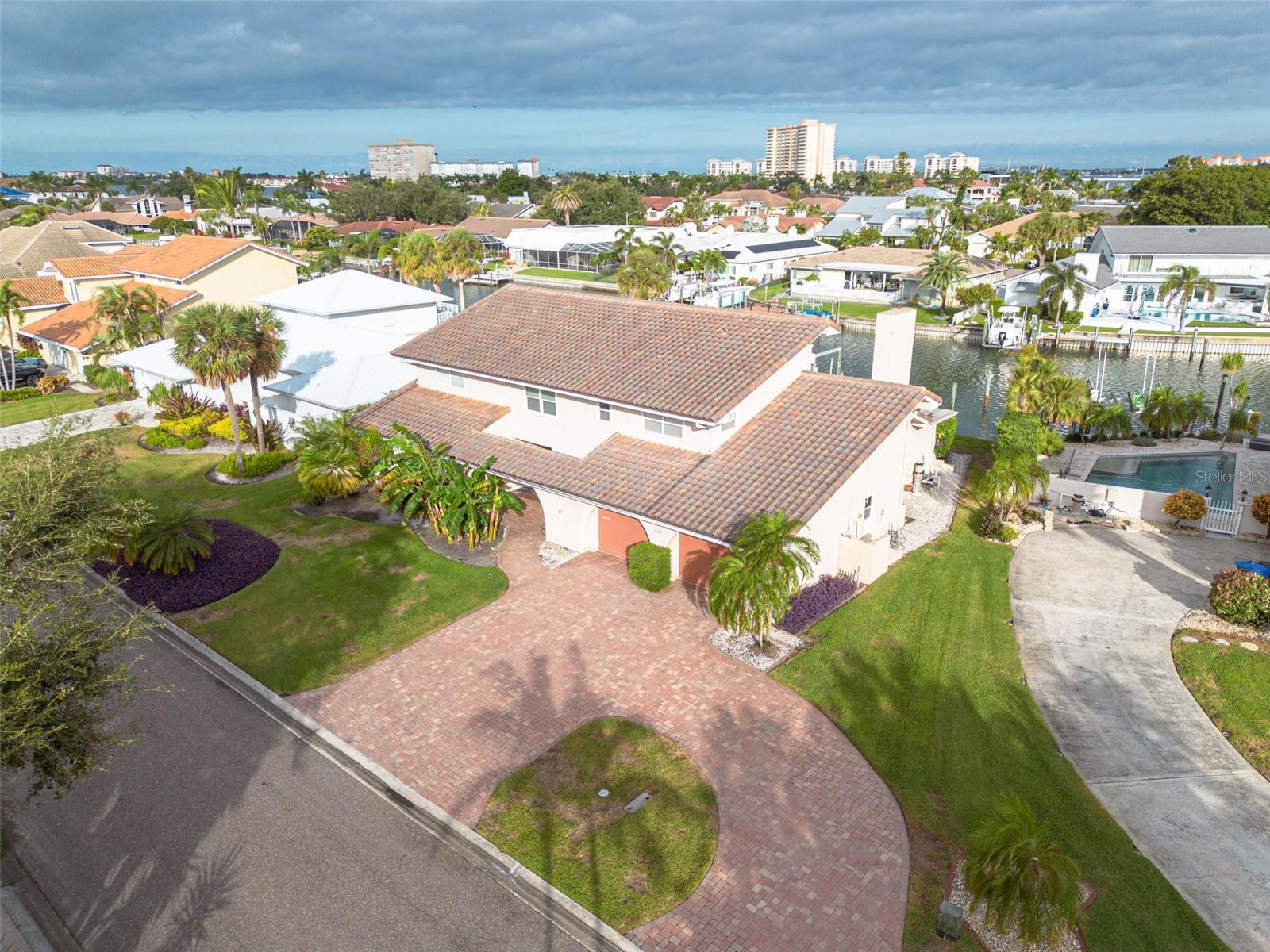 Listing photo id 4 for 4927 62nd Avenue S