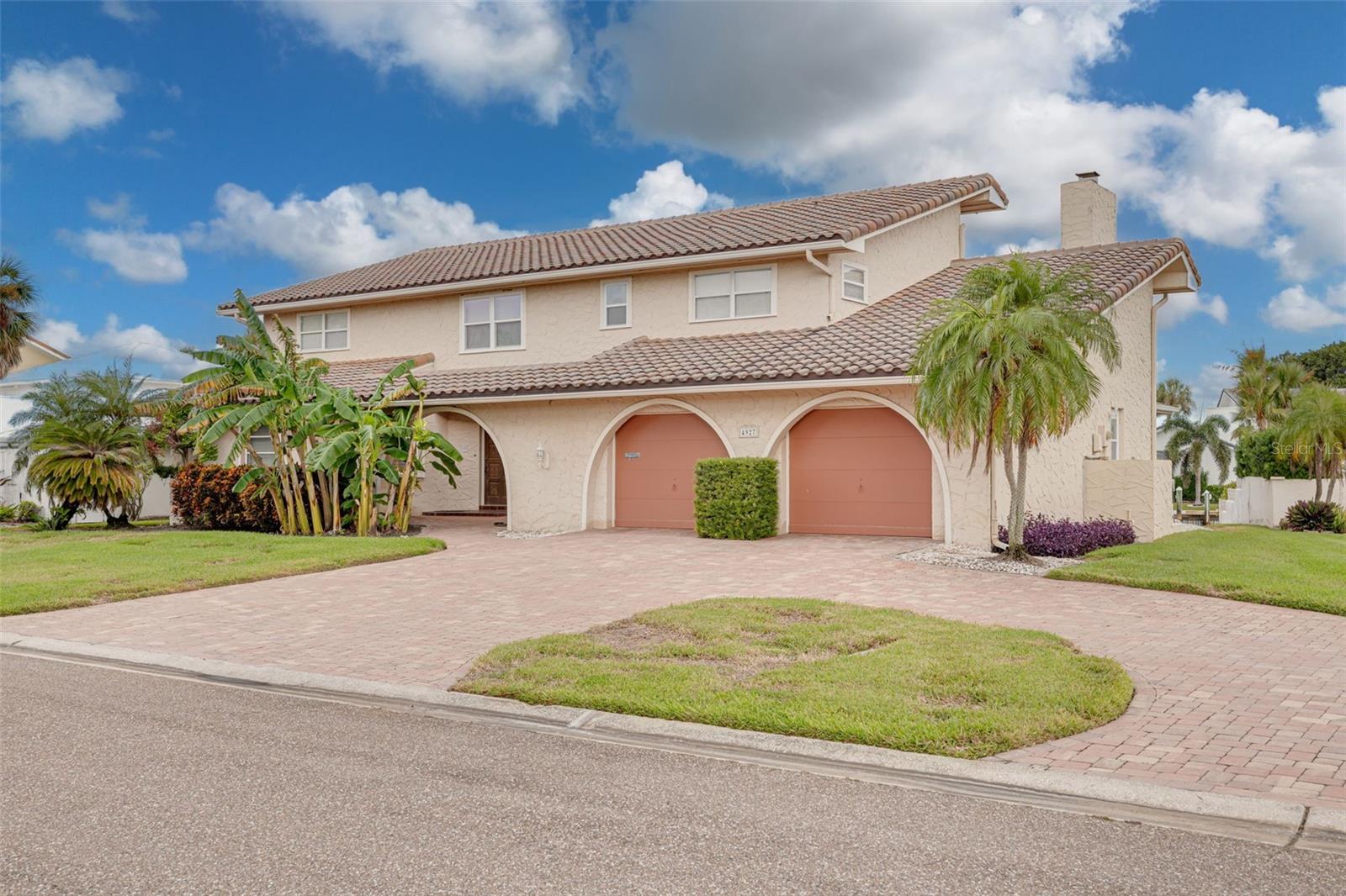 Listing photo id 5 for 4927 62nd Avenue S