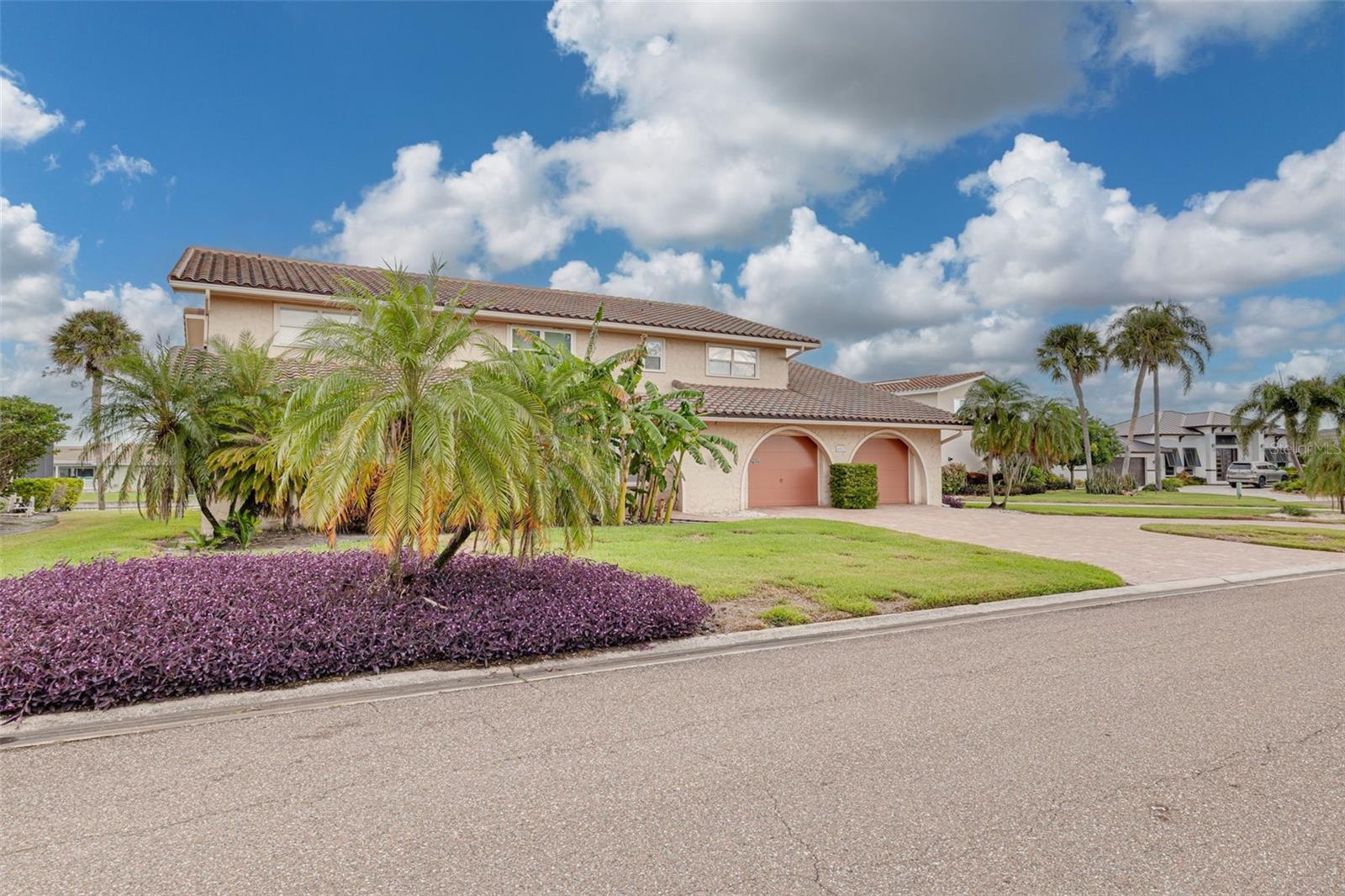 Listing photo id 6 for 4927 62nd Avenue S