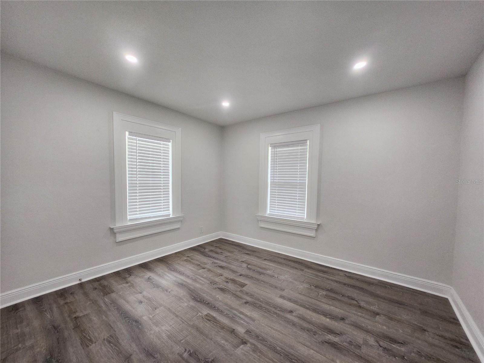 Image 16 of 27 For 3924 45th Avenue N