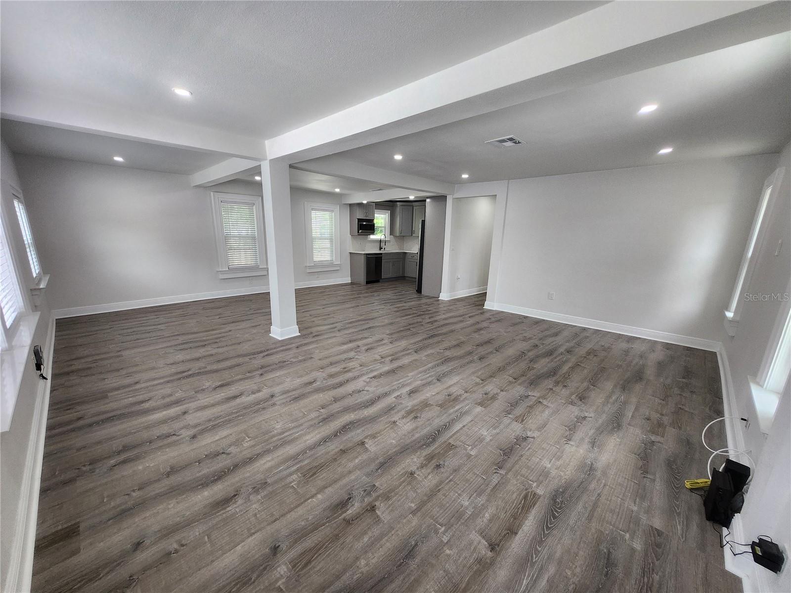 Image 3 of 27 For 3924 45th Avenue N