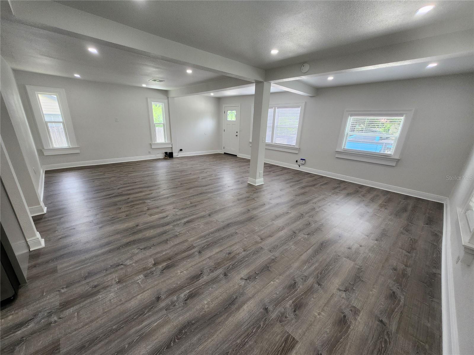 Image 5 of 27 For 3924 45th Avenue N