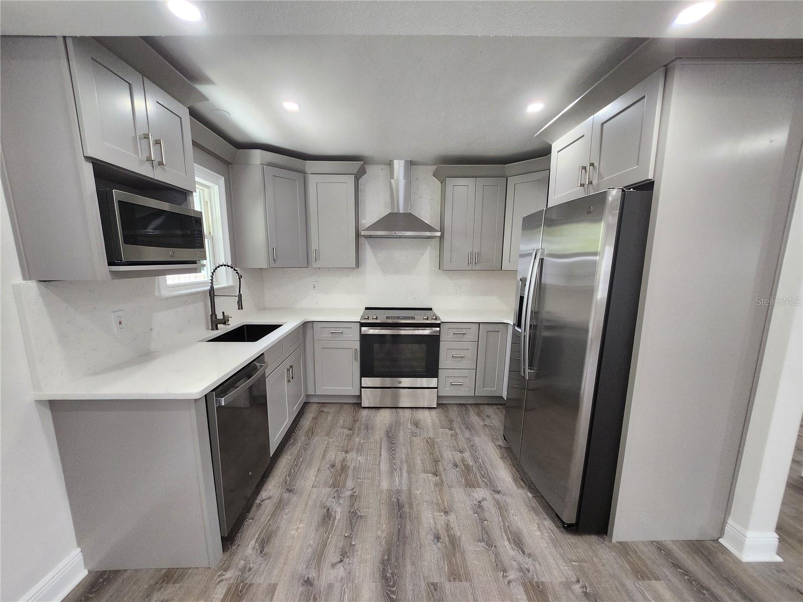 Image 6 of 27 For 3924 45th Avenue N