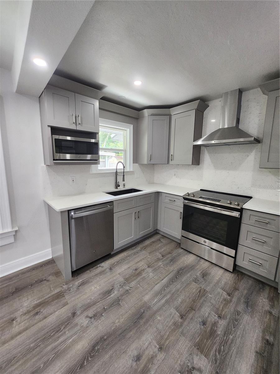 Image 7 of 27 For 3924 45th Avenue N