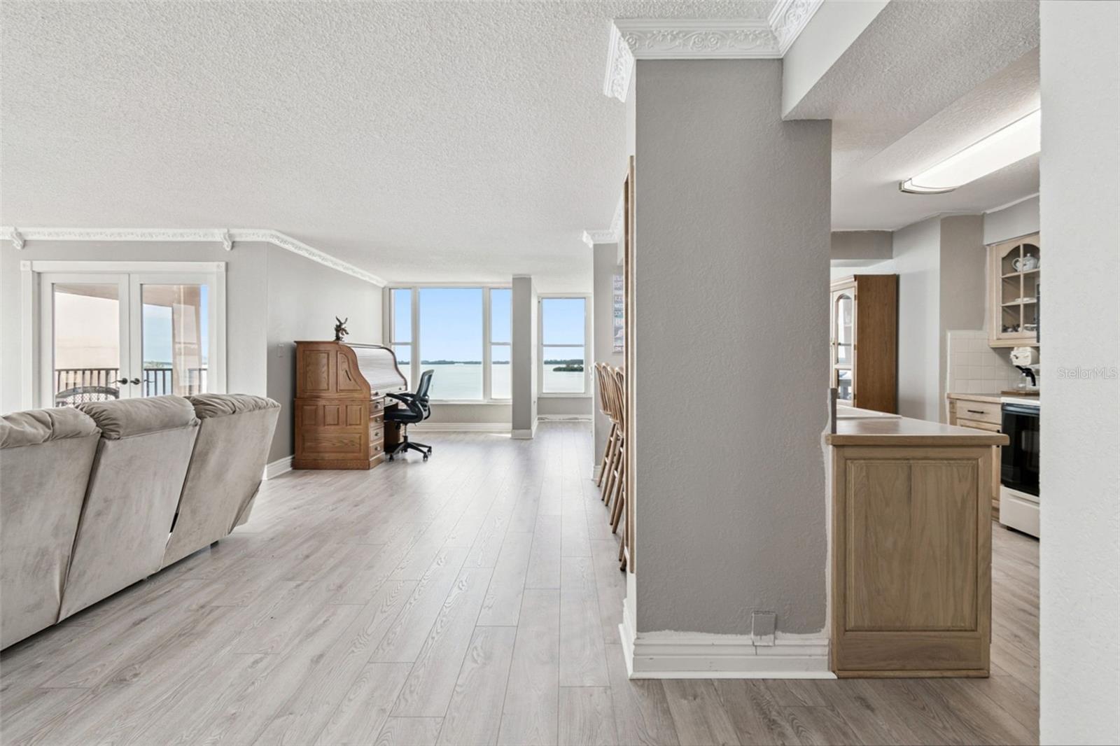 Image 12 of 66 For 634 Edgewater Drive 844