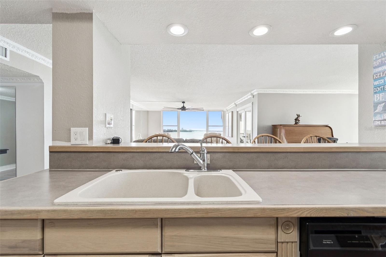 Image 15 of 66 For 634 Edgewater Drive 844