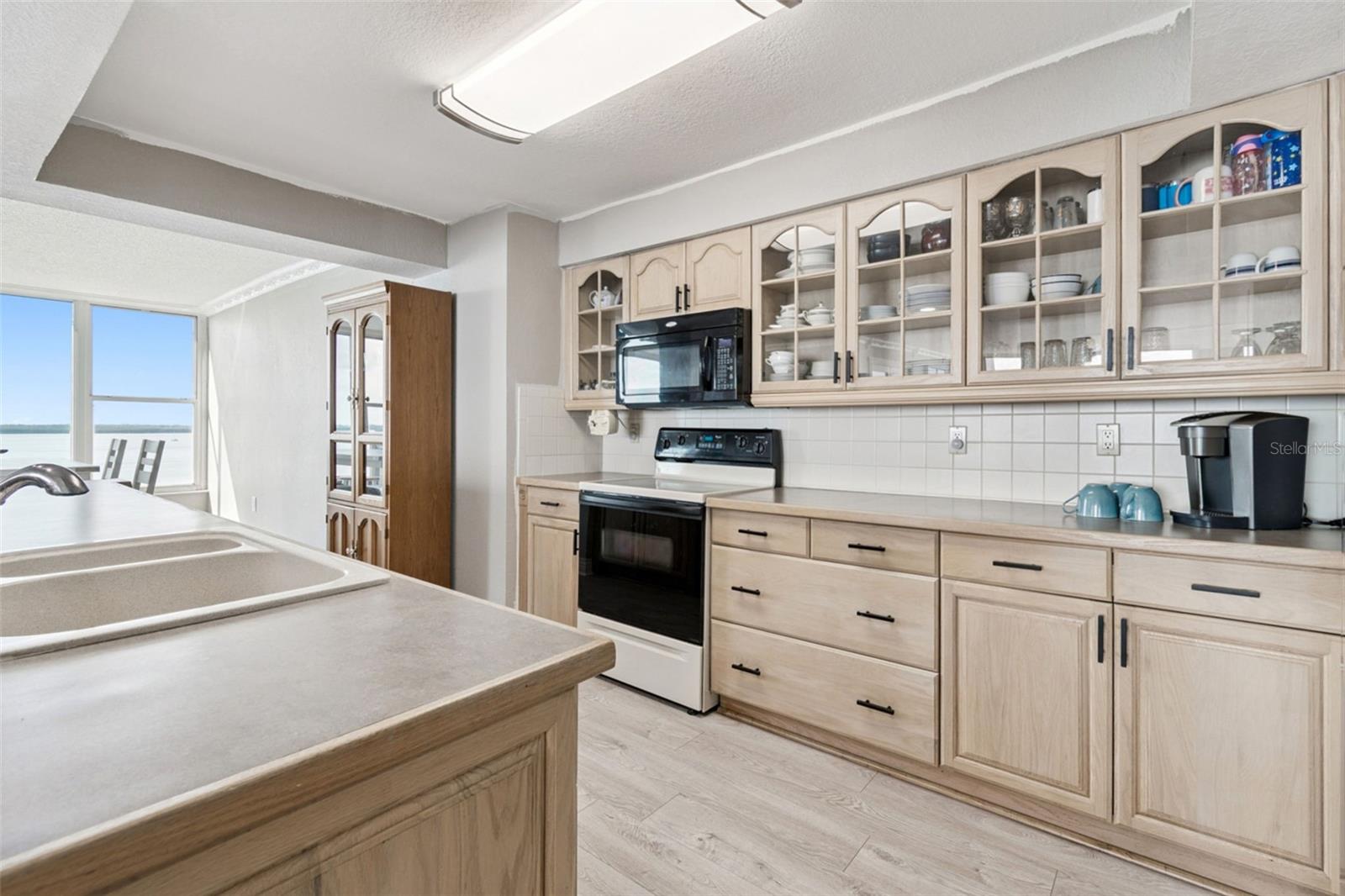 Image 16 of 66 For 634 Edgewater Drive 844