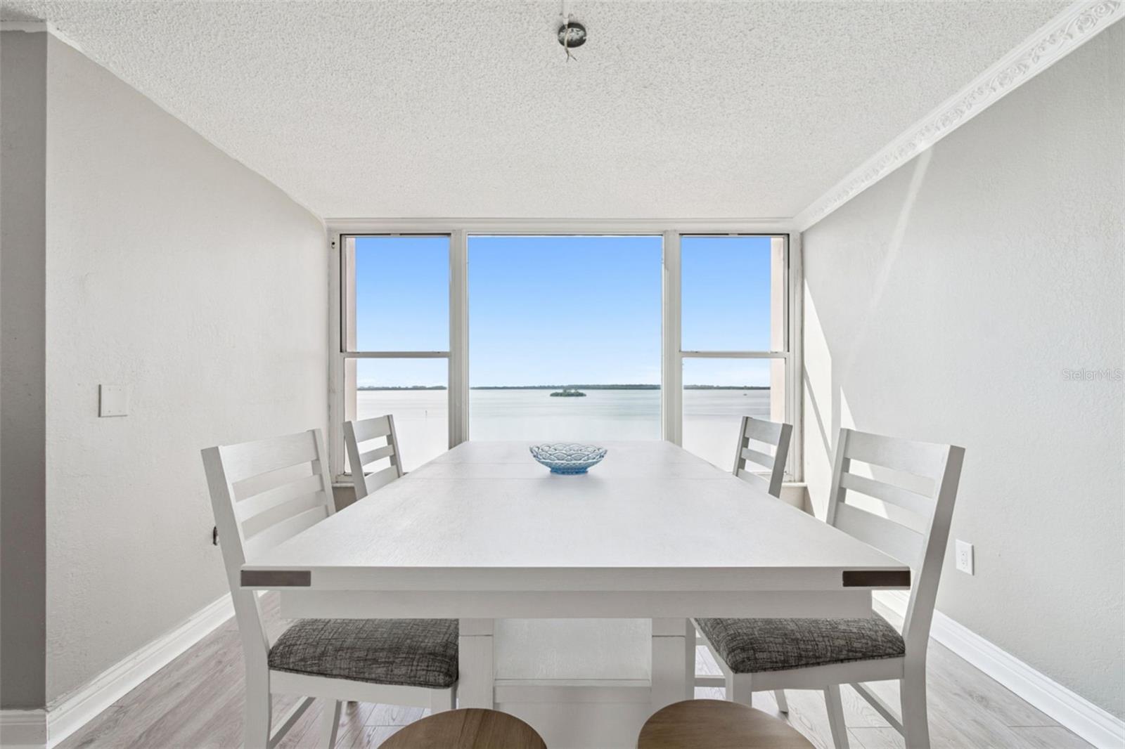 Image 20 of 66 For 634 Edgewater Drive 844