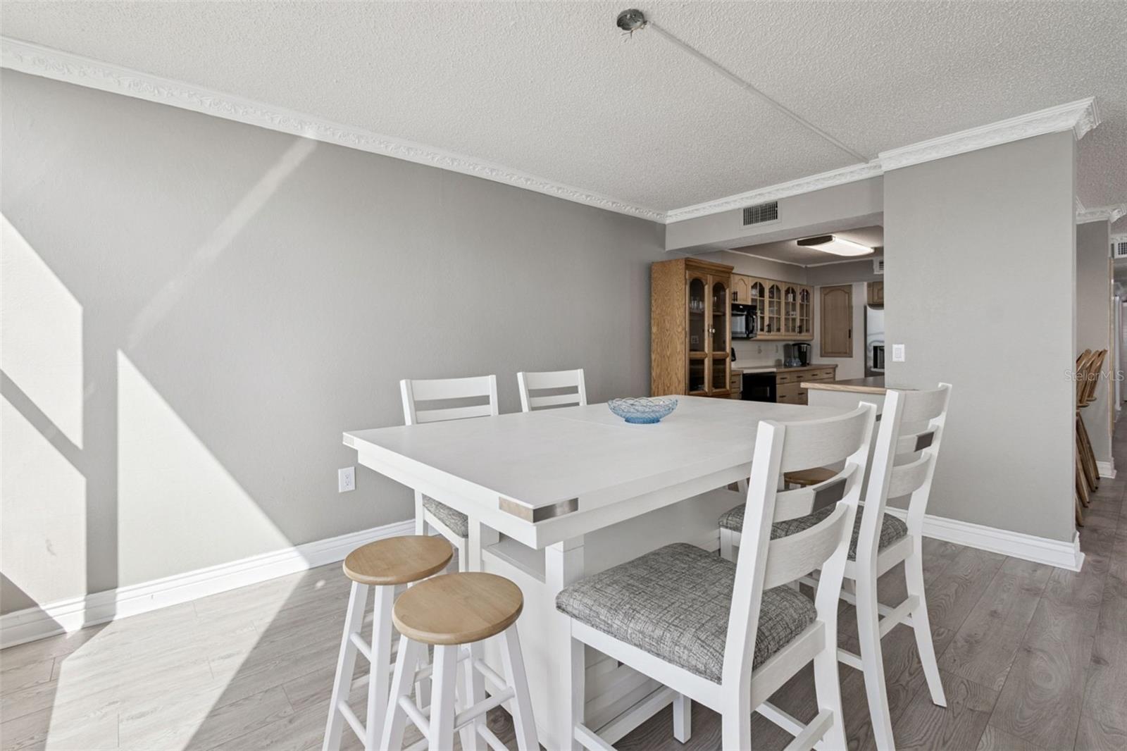 Image 21 of 66 For 634 Edgewater Drive 844