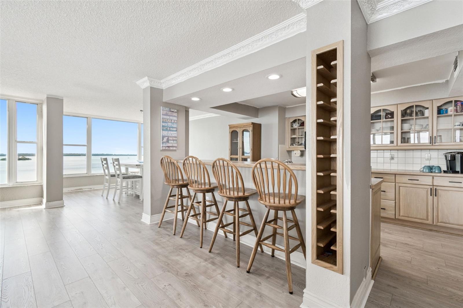 Image 5 of 66 For 634 Edgewater Drive 844