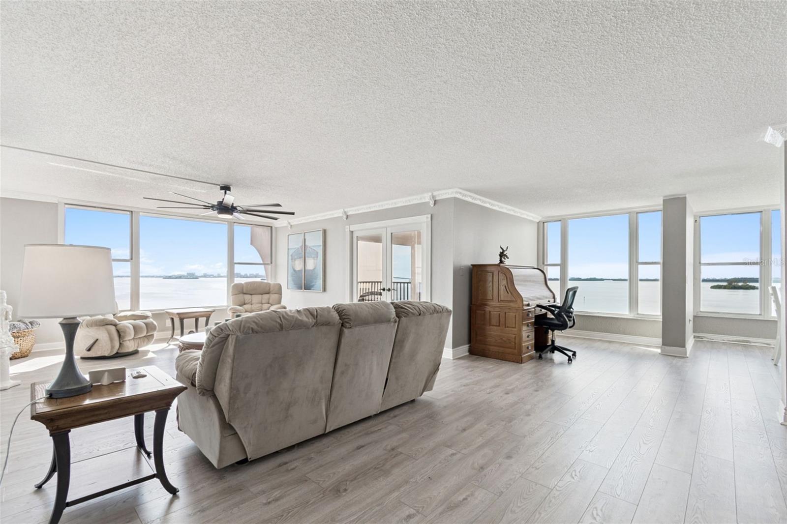 Image 7 of 66 For 634 Edgewater Drive 844