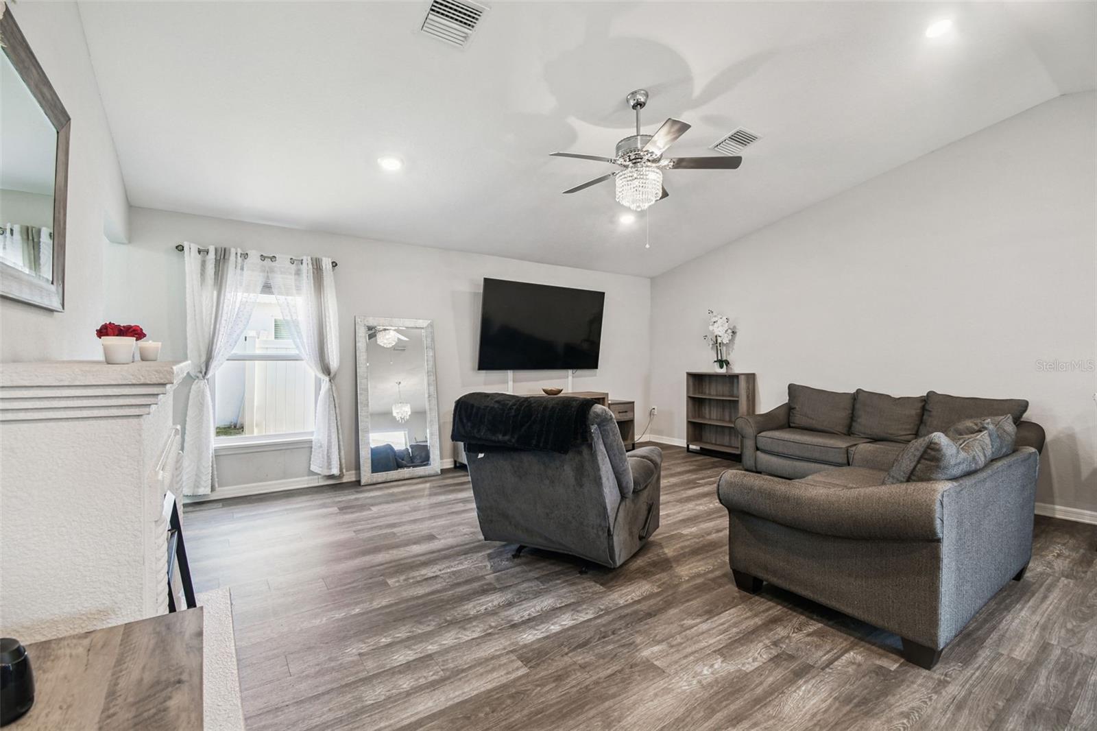 Image 13 of 74 For 114 Eagle Summit Drive