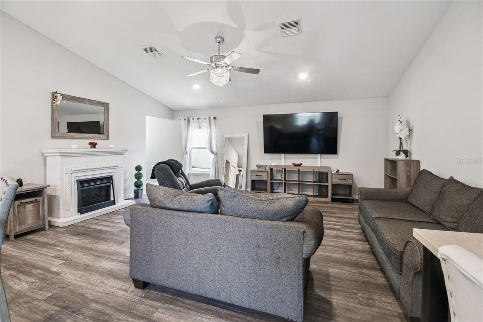 Image 14 of 74 For 114 Eagle Summit Drive