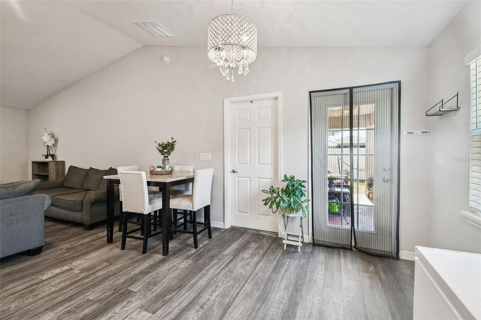 Image 16 of 74 For 114 Eagle Summit Drive