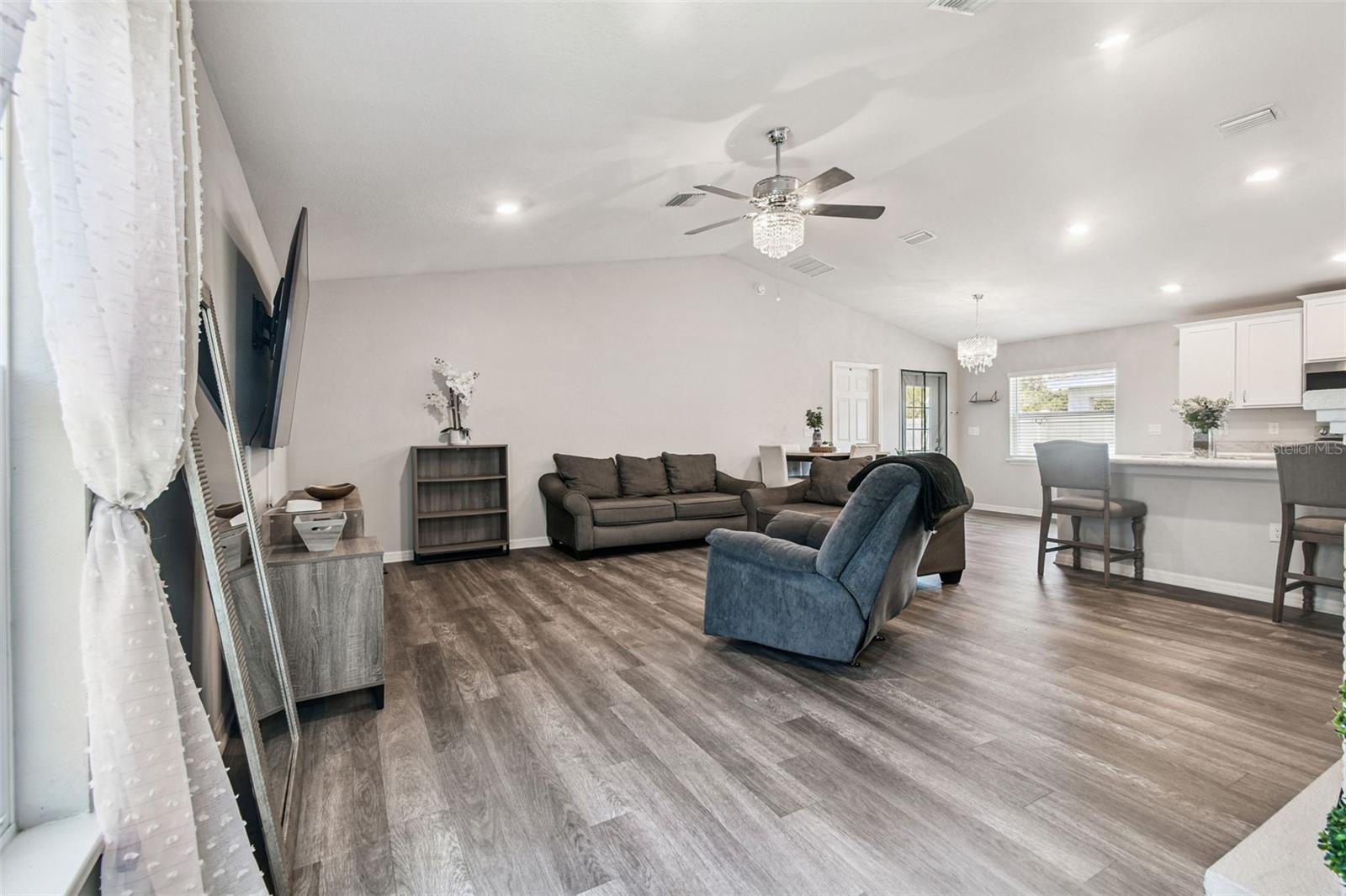 Image 8 of 74 For 114 Eagle Summit Drive