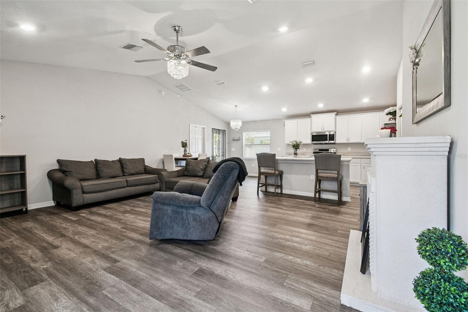 Image 9 of 74 For 114 Eagle Summit Drive